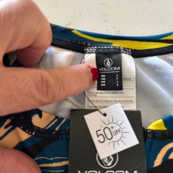 NWT Volcom Women’s Rashguard - Picture 2 of 7